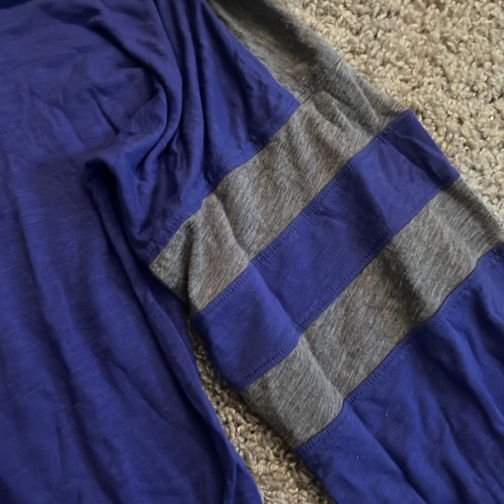 Victoria’s Secret PINK long sleeve t - Picture 2 of 3